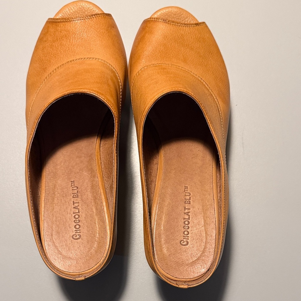 Chocolat Blu Women's Tan Leather Mules